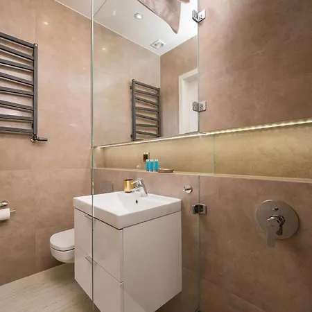 Luxury 76 By Bookinghost