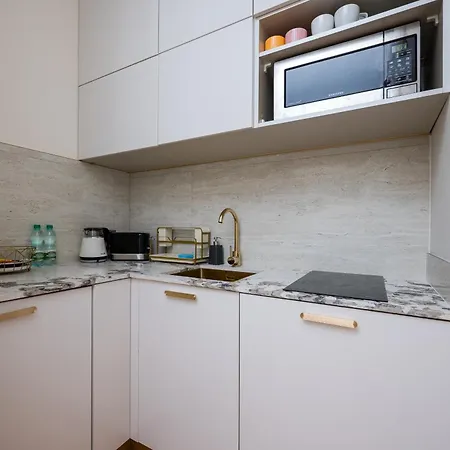 Luxury 76 By Bookinghost * وارسو