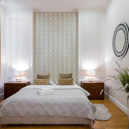 Luxury 76 By Bookinghost